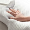 ALMOFADA CERVICAL VISCOELÁSTICA COM CONTORNO ERGONÓMICO