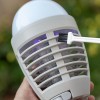 LÂMPADA ANTIMOSQUITOS RECARREGÁVEL COM LED 2 EM 1