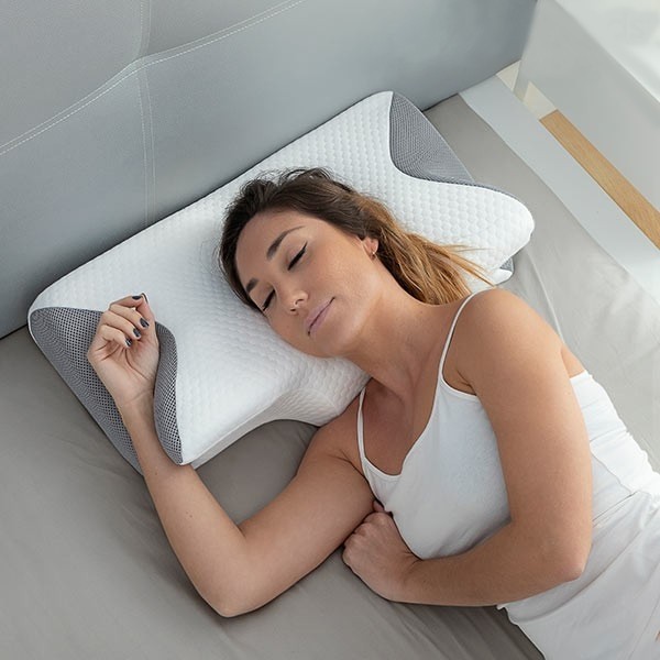 ALMOFADA CERVICAL VISCOELÁSTICA COM CONTORNO ERGONÓMICO